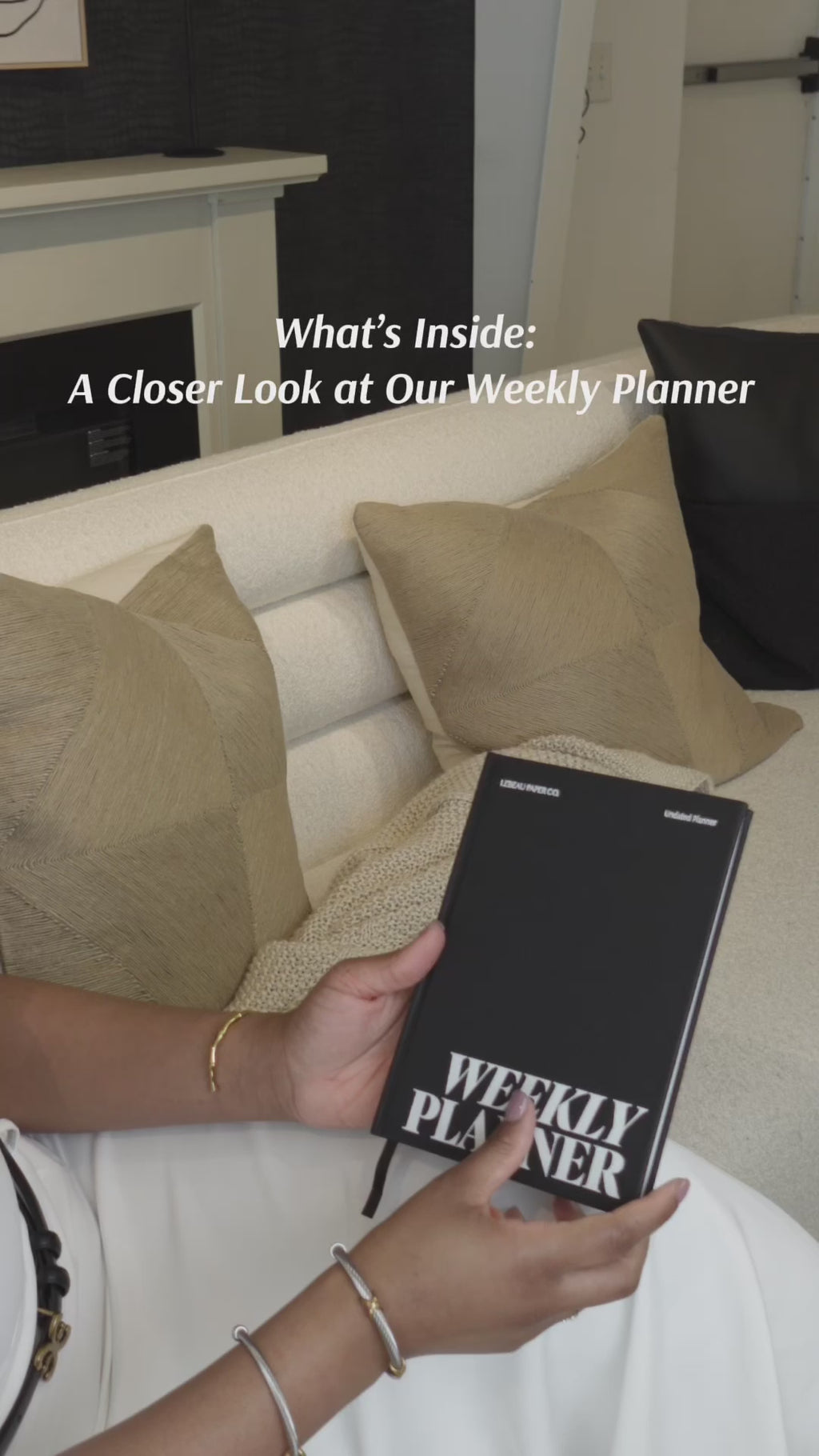 Video flipping through each section of the weekly planners.